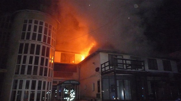 Po�ár opu�t�ného penzionu v Sosnové na �eskolipsku