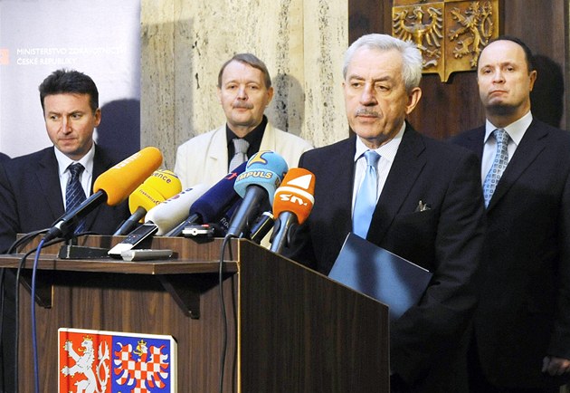Ministr zdravotnictví Leo� Heger a zástupci Léka�ského odborového klubu na archivním snímku.
