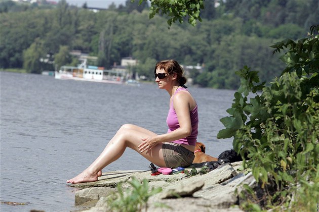 U� v �ervenci by se po hladin� Brn�nské p�ehrady mohli prohán�t milovníci vodních ly�í. Ilustra�ní foto
