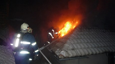 Požár opuštěného penzionu v Sosnové na Českolipsku