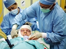 Plastická operace oblieje Medicom VIP - kompresní obvazy v konené fázi operace
