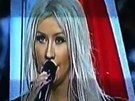 Christina Aguilera zpívá americkou hymnu
