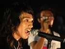 Rocková kapela mladých Barmánc pi pedstavení v rangúnském parku
