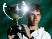 Ji Vesel s trofej pro vtze juniorky na Australian Open.