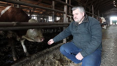 Exministr zemdlství a exposlanec za SSD Petr Zgarba v rodinné firm chová prasata a býky.