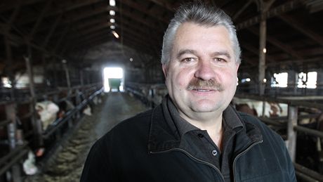 Exministr zemědělství a exposlanec za ČSSD Petr Zgarba v rodinné firmě chová prasata a býky.
