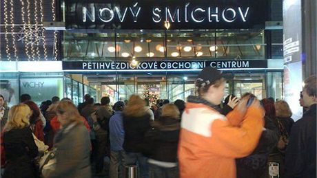 Policie vyklidila nákupní centra Nový Smíchov v Praze