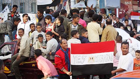 Dnes se v ulicích Hurghady protestovalo na podporu prezidenta Mubaraka (2. února 2011)