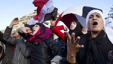 Demonstrace v ulicích egyptské metropole Káhira.