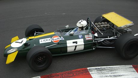 Jako za starých as: Attwood ve vlásence ped "Starým nádraím", jak se ji díve íkalo.