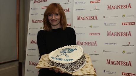 Hereka Aa Geislerová s dortem k desátému výroí Magnesia Litera