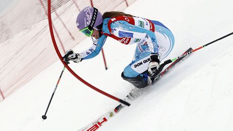 Šárka Záhrobská na trati slalomu v Zwieselu.