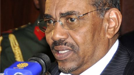 Súdánský prezident Umar Ba�ír krátce p�ed vyhlá�ením oficiální výsledk� referenda (7. února 2010) 