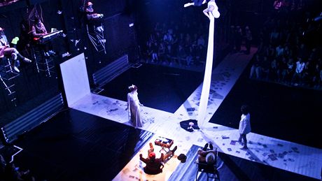 Z p�edstavení UP´END´DOWN