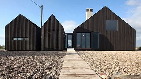 �indelový d�m od NORD Arkitekter stojí na pob�e�í Dungeness v anglickém hrabství Kent