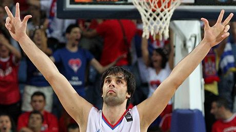 Srbský basketbalista Milo Teodosi poté, co rozhodl tvrtfinále MS proti panlsku.