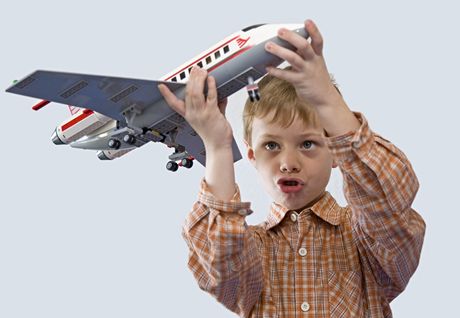 Dtská fantazie je neomezená. Nedivte se, kdy vám ekne: "Mami, já nejsem kluk, já jsem letadlo..."