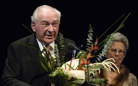 Operní pvec Jaroslav Horáek pevzal v roce 2006 Cenu Thálie za celoivotní mistrovství