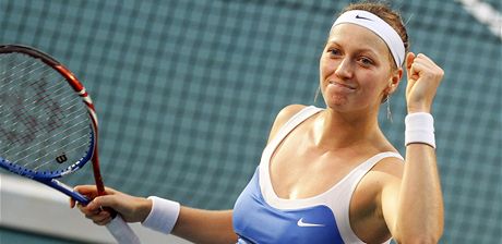 RADOST Z TRIUMFU. Petra Kvitová se raduje z vítzství na turnaji v Paíi.