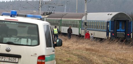 Nehoda osobního vlaku a chodce mezi Plzní - Koterovem a Starým Plzencem. 