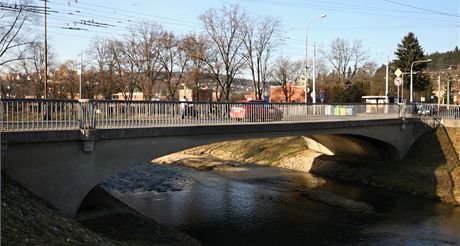 Jeden ze zlínských most - pes eku Devnici u nemocnice ve Zlín.