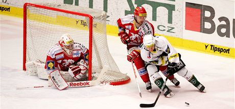 V posledním domácím zápase ped reprezentaní pestávkou podlehli hokejisté Karlových Var doma Tinci 2:4.