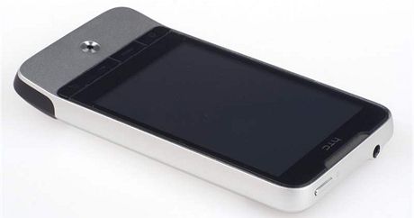 Jeden z telefon, který nyní mete mít se slevou, HTC Legend