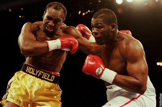 V roce 1992 vyel z duelu Holyfield - Bowe vítzn druhý jmenovaný, jeho soupe mu to ale o rok pozdji pi odvet vrátil.