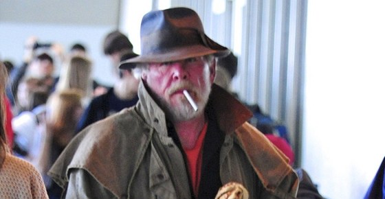 Tohle není zábr z filmu, to je Nick Nolte v civilu. Leérní a s cigaretou v ústech