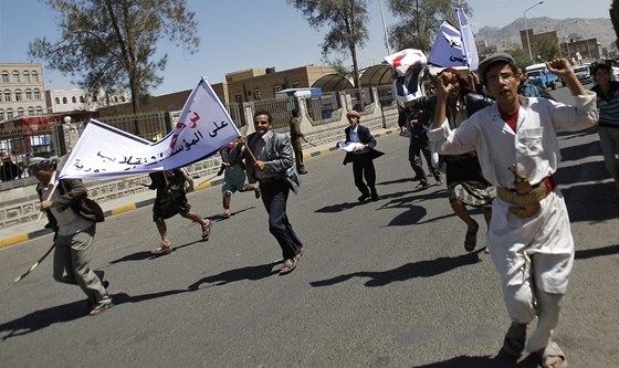 Provládní demonstranti v Jemenu (14. února 2011)