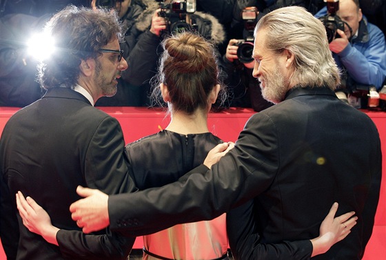 Berlinale 2011 – výprava k filmu Opravdová kuráž: Joel Coen, Hailee Steinfeldová a Jeff Bridges (10. února 2011)