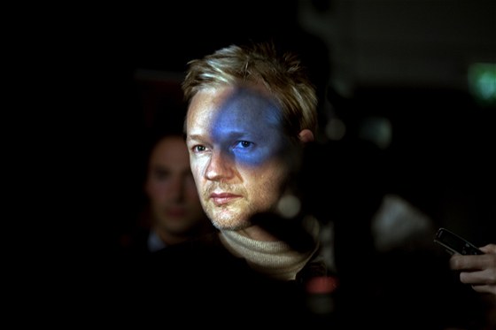 2. cena Lidé (jednotlivý snímek) - zakladatel WikiLeaks Julian Assange v Londýn.