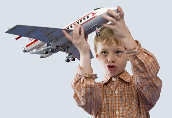 Dtská fantazie je neomezená. Nedivte se, kdy vám ekne: "Mami, já nejsem kluk, já jsem letadlo..."