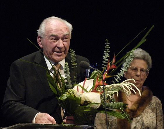Operní pvec Jaroslav Horáek pevzal v roce 2006 Cenu Thálie za celoivotní mistrovství