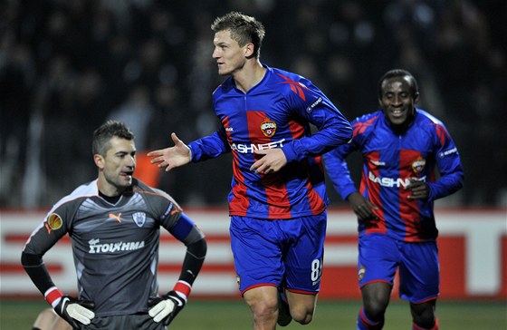 GÓLOVÁ RADOST. Tomáš Necid z CSKA Moskva (uprostřed) se raduje z gólu.