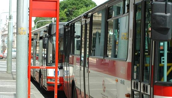 Praze hrozí dopravní kolaps, pojedou pouze vlaky a stedoeské autobusy. (Ilustraní foto)