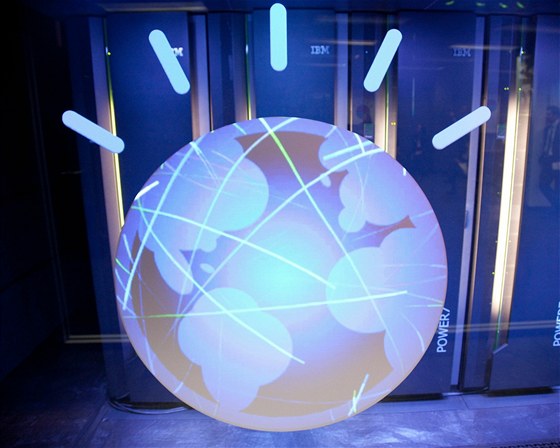 Superpoíta Watson vznikl v rámci snahy IBM pedvést nejnovjí výpoetní technologie a demonstrovat jejich budoucí vyuití v analýze pirozeného jazyka