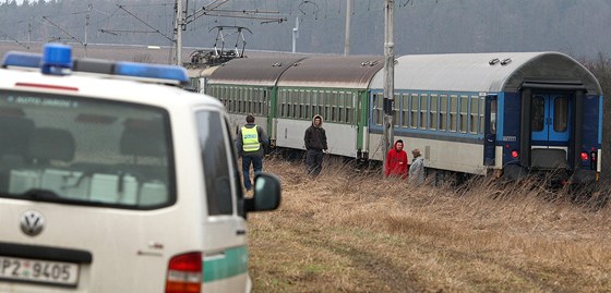 Nehoda osobního vlaku a chodce mezi Plzní - Koterovem a Starým Plzencem. 
