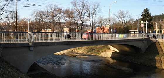 300 most ve Zlínském kraji je v uspokojivém stavu. Ve velmi patném stavu jsou podle silniá tyi. (Ilustraní snímek)
