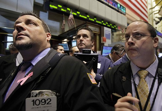 Brokei sledují obchodování s akciemi burzy NYSE Euronext na parketu newyorské burzy.