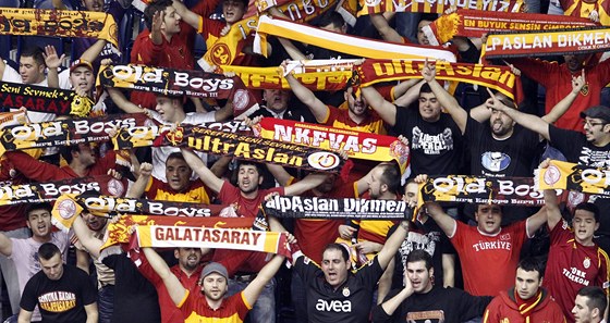 Fanouci basketbalového Galatasaraye se nemusí bát, e by vedení jejich klubu upadlo do letargie. Na pestupovém trhu hýí Lvi aktivitou.