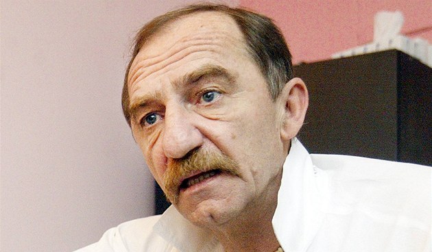 Vyhozený primá� Sa�a �tembera.