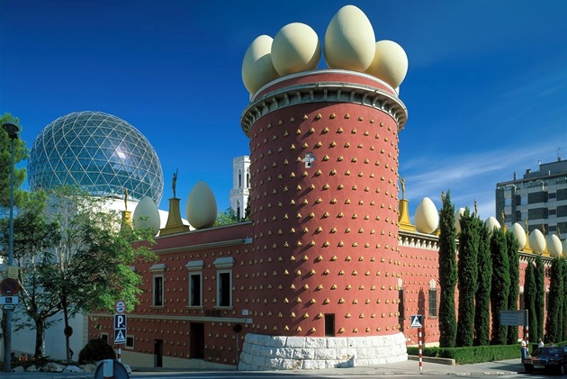 Tohle musíte vidět. Dalího muzeum, nejsurrealističtější dům světa - iDNES.cz