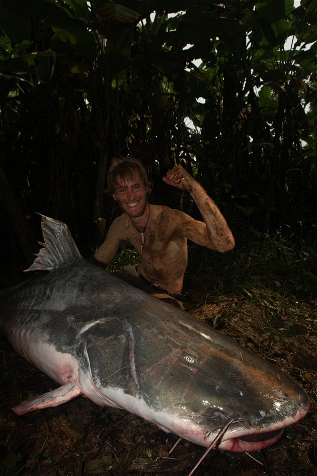 Jakub Vágner a bájná Arapaima gigas, 302 centrimetr dlouhá a 154 kilogram tká