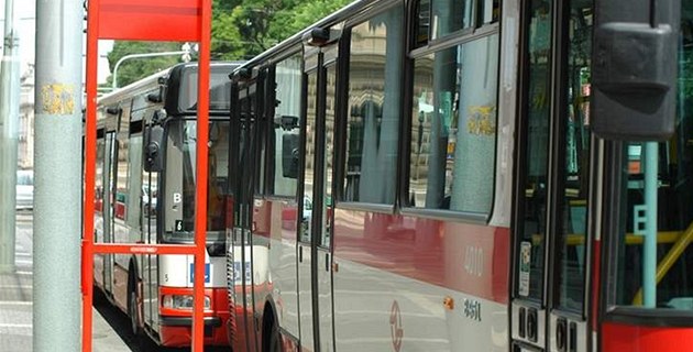 Iveco jako nástupce spole�nosti Karosa je dosud prakticky jediným dodavatelem autobus� do Prahy. Te� o svoji exkluzivitu m��e p�ijít.