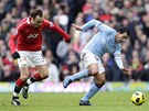 TENTOKRÁT GÓL NEDALI. Argentinec Carlos Tevez (Manchester City) a Bulhar Dimitar Berbatov (Manchester United) jsou nejlepími stelci svých tým. V derby se ale neprosadil ani jeden z nich.
