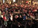Egypané v Káhie slaví rezignaci Husního Mubaraka (11. února 2011)