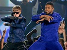 Grammy za rok 2010 - Justin Bieber a Usher (Los Angeles, 13. února 2011)