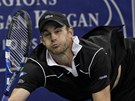 Obtavý zákrok Andyho Roddicka na turnaji v Memphisu.