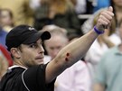 Obtavý zákrok Andyho Roddicka na turnaji v Memphisu skonil odeným loktem